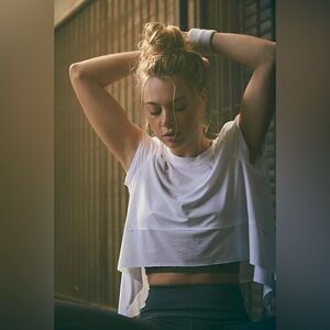 Tempo Short-Sleeve Tee size xs white